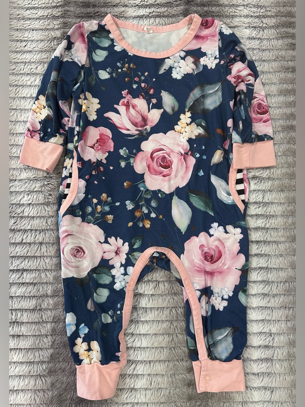 Floral Print Sleeper 
Size 9-12 months